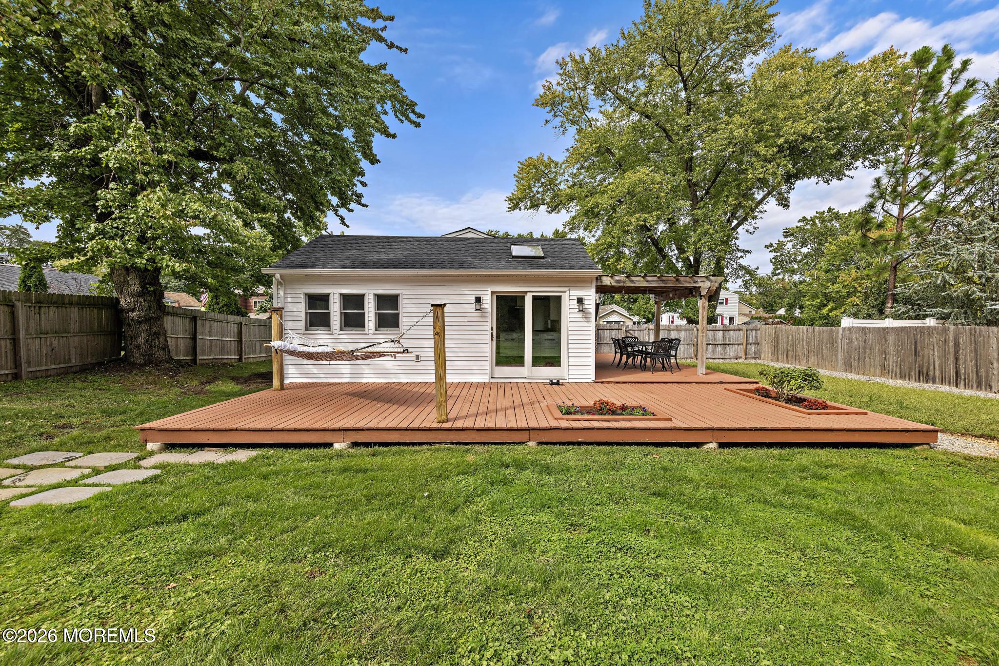 108 Hamilton Avenue Leonardo NJ 07737