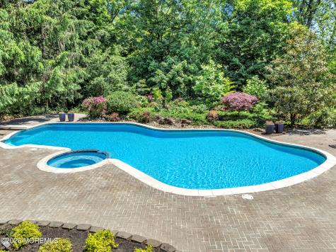 427 Fawns Run Morganville NJ 07751
