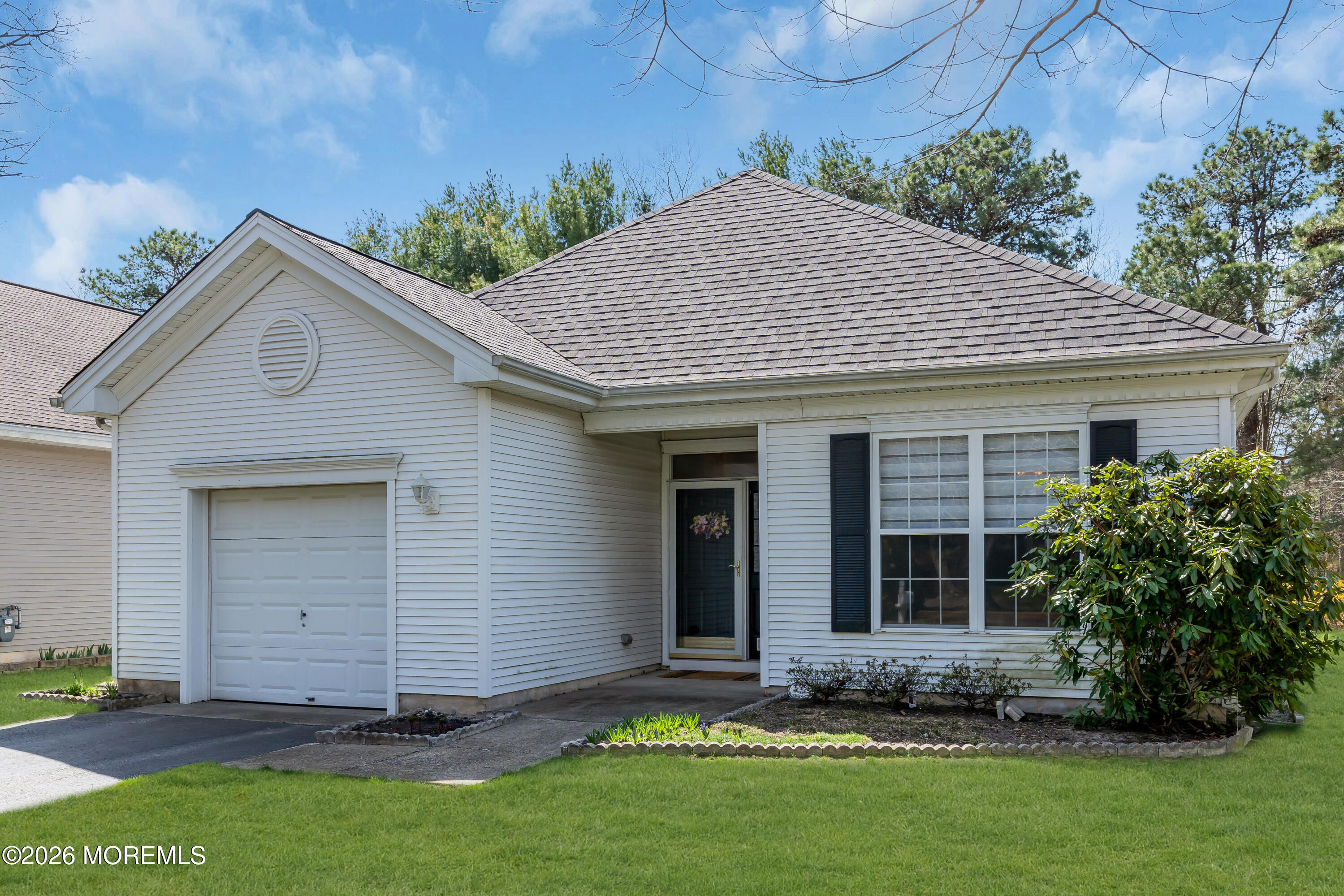 8 April Springs Court Lakewood NJ 08701