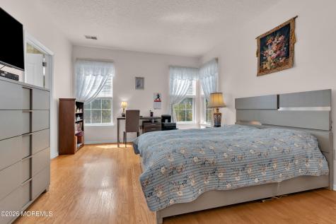 8 April Springs Court Lakewood NJ 08701