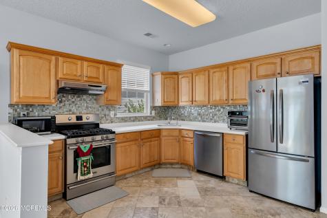 8 April Springs Court Lakewood NJ 08701
