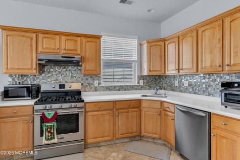 8 April Springs Court Lakewood NJ 08701