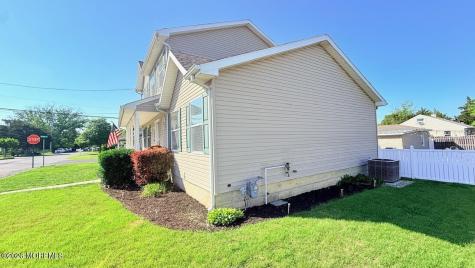 6 Spring Street Beachwood NJ 08722
