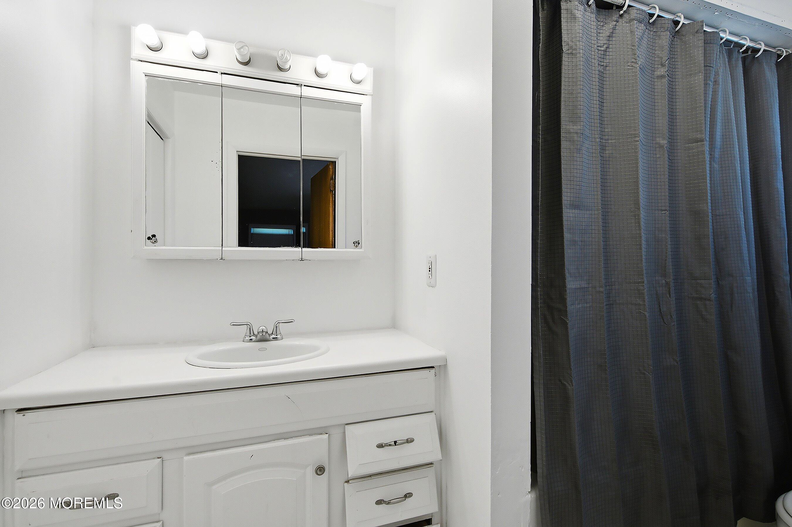 81 Elm Street Beachwood NJ 08722