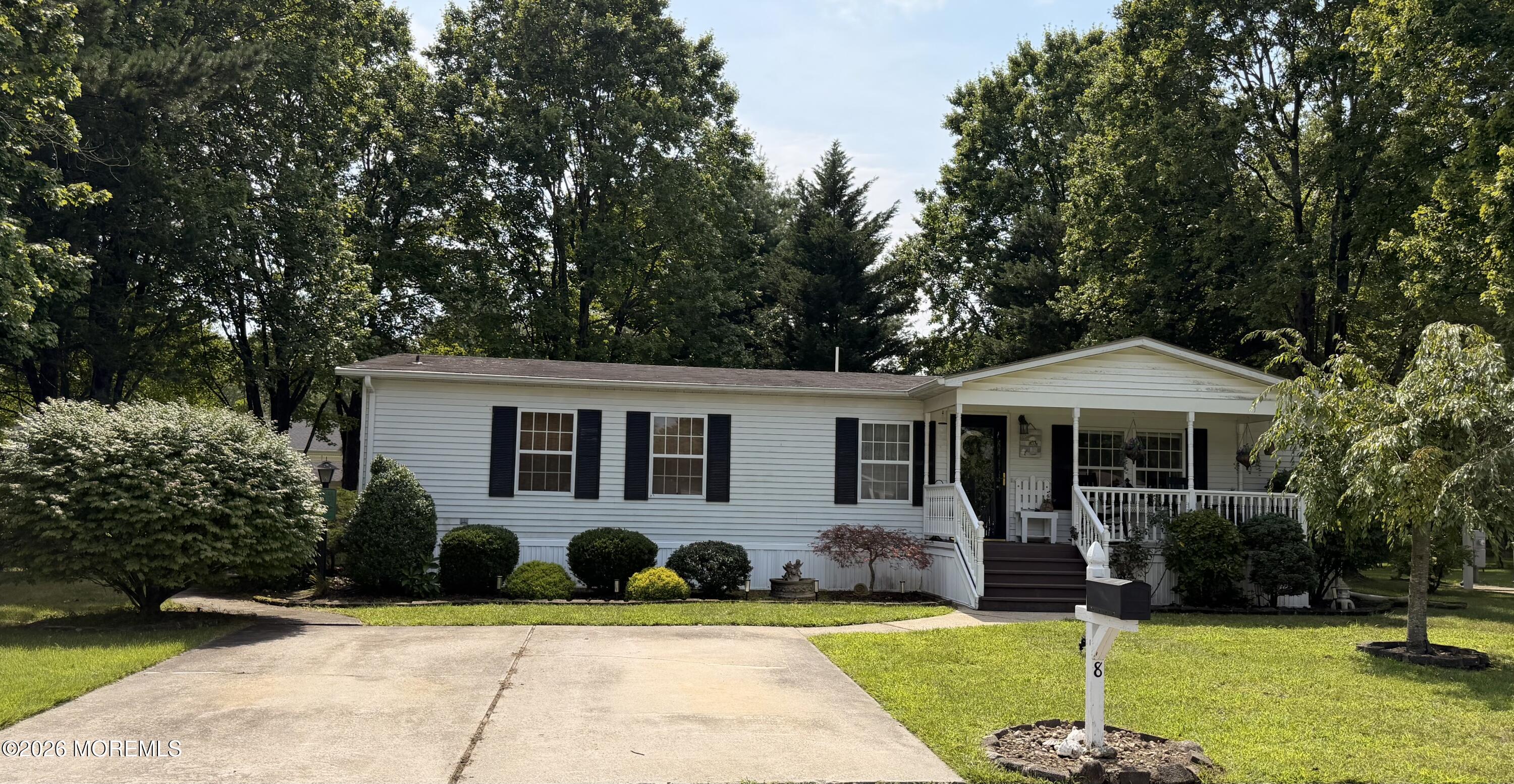 8 Tanglewood Drive Cream Ridge NJ 08514