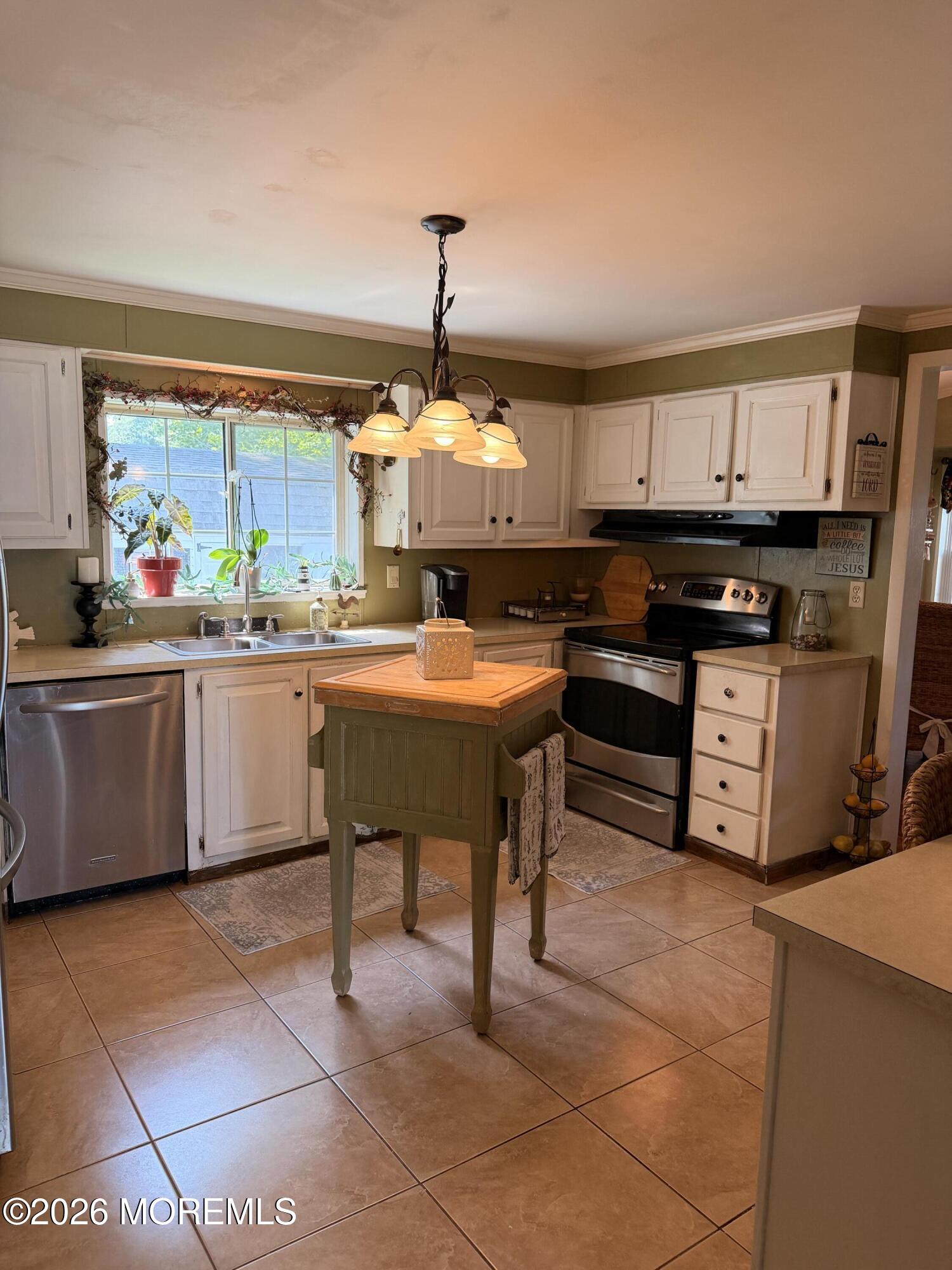 8 Tanglewood Drive Cream Ridge NJ 08514