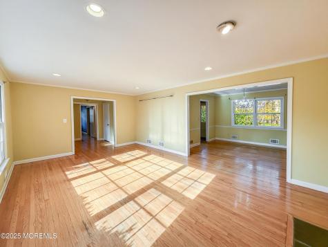 35 Woodland Drive Middletown NJ 07748