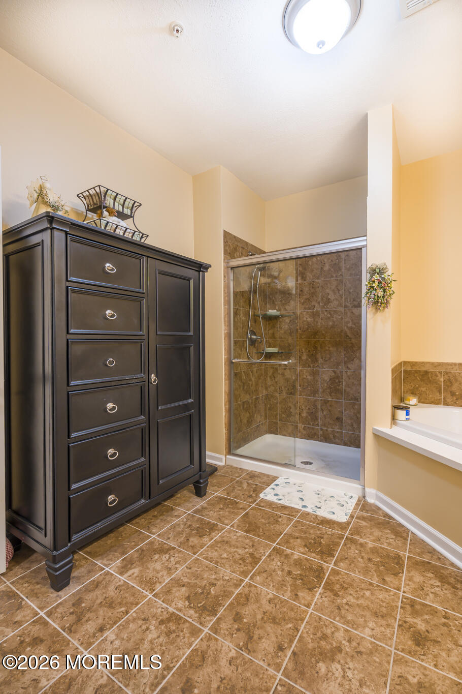 319 Regency Place Woodbridge NJ 07095