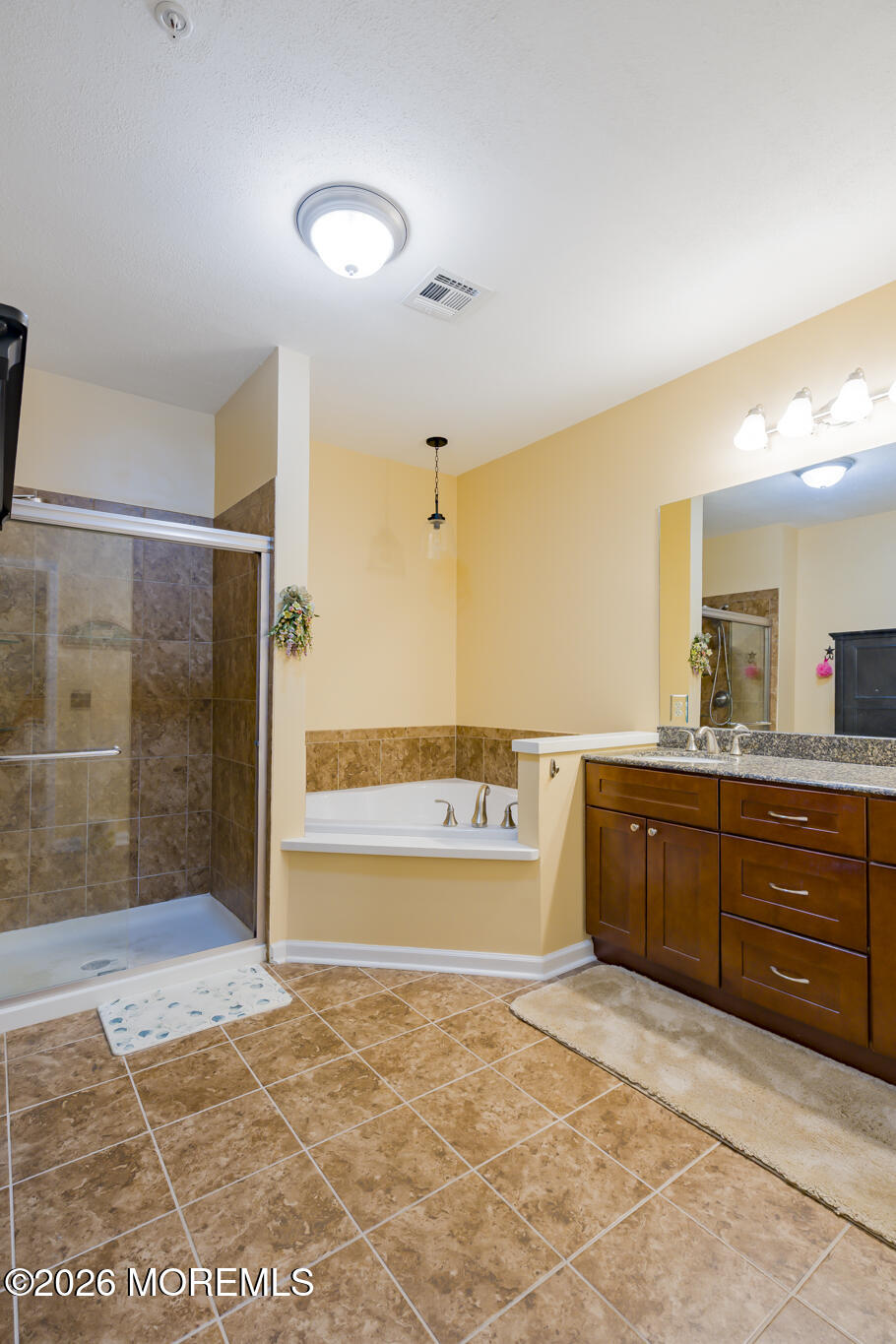 319 Regency Place Woodbridge NJ 07095