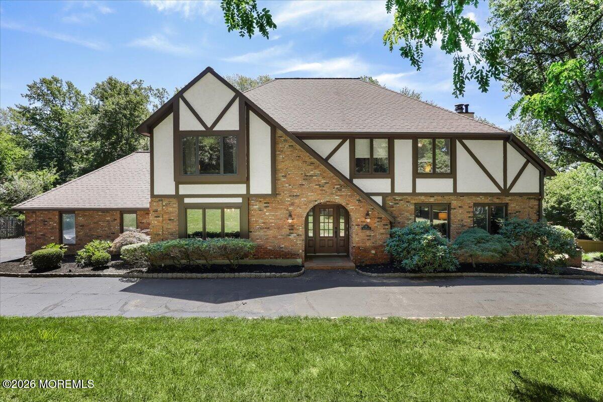 Holmdel NJ, 16 Sherwood Court