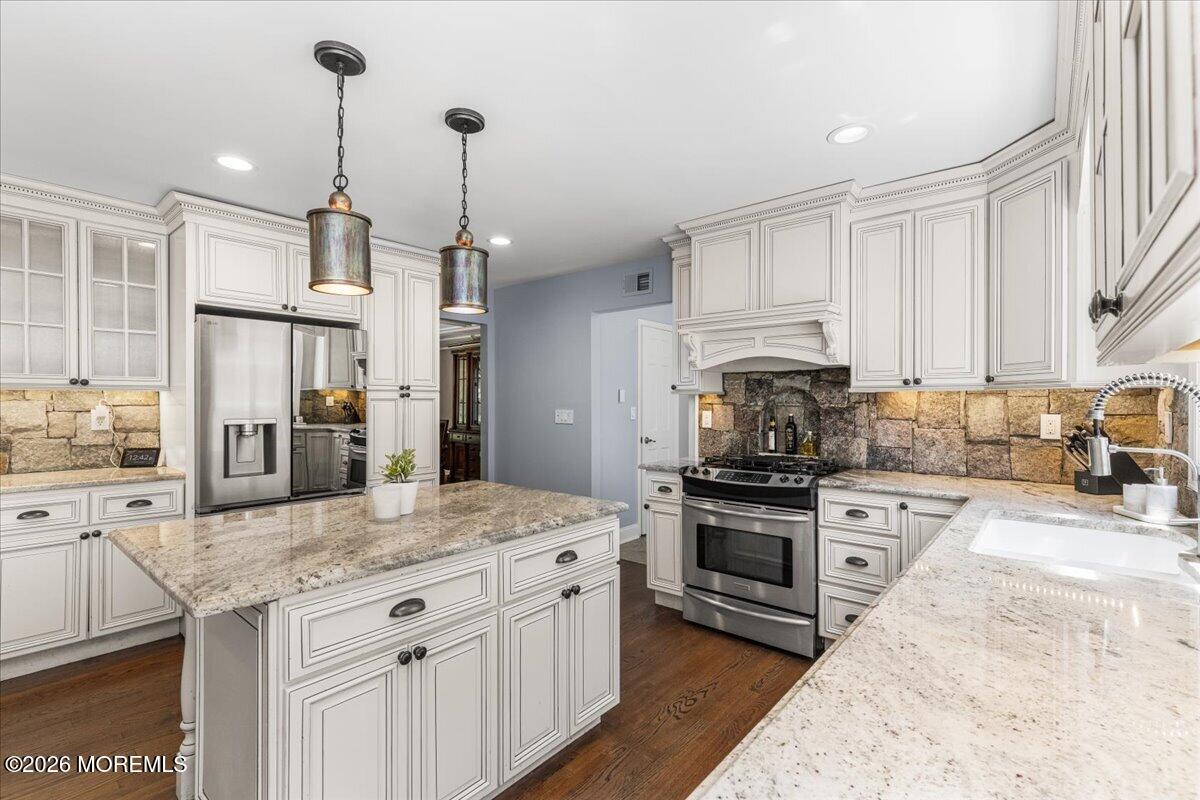 16 Sherwood Court Holmdel NJ 07733