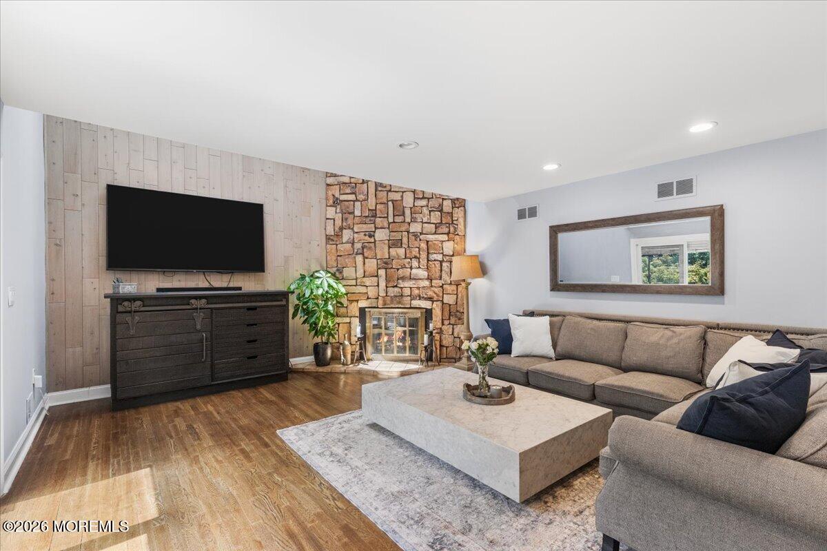 16 Sherwood Court Holmdel NJ 07733