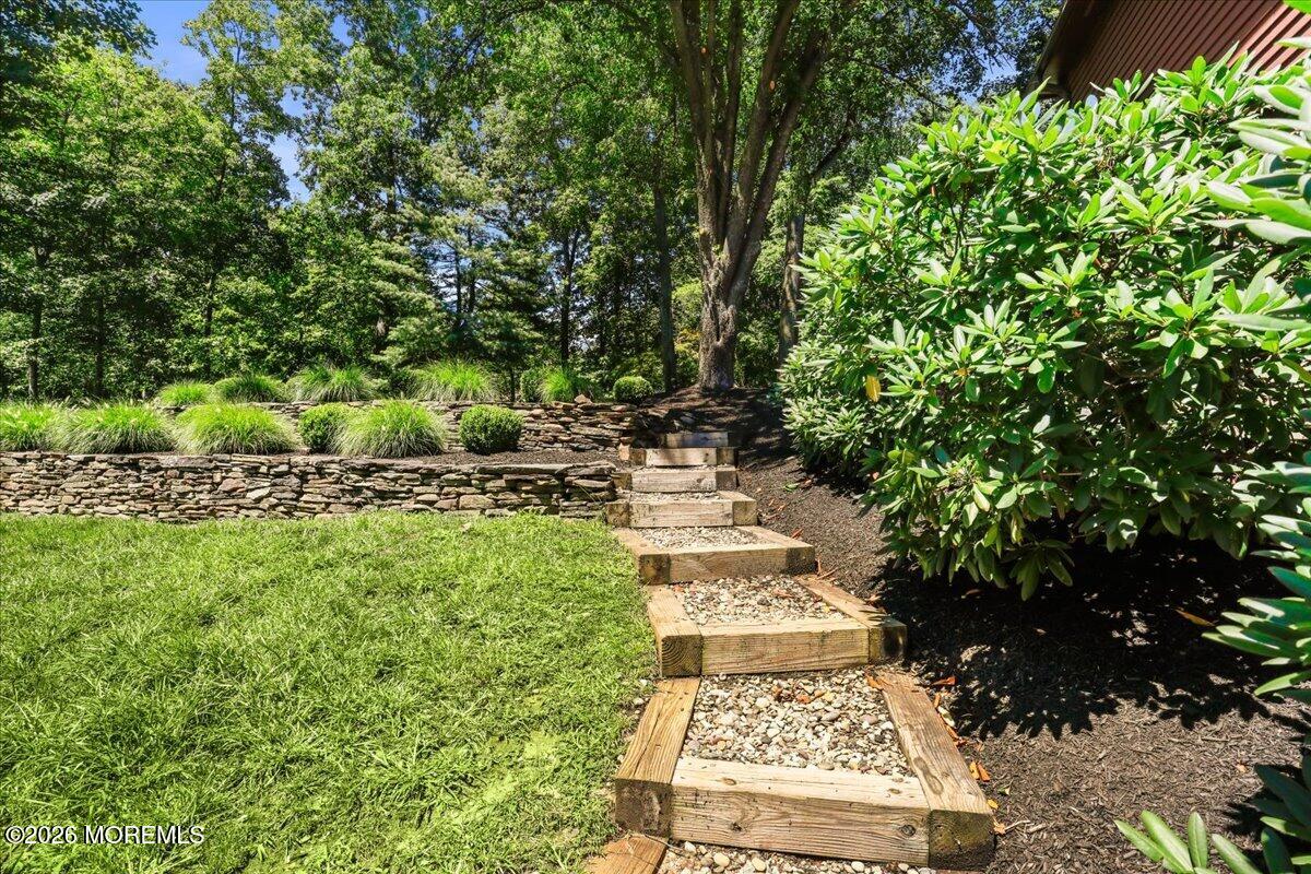 16 Sherwood Court Holmdel NJ 07733