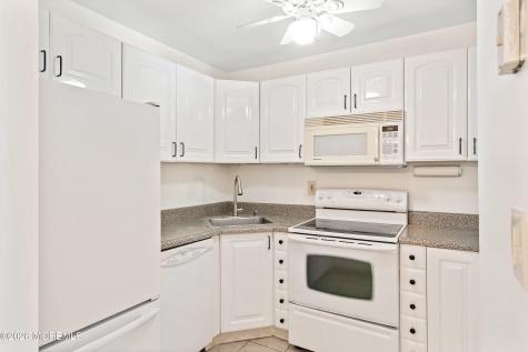 154 Cross Slope Court Manalapan NJ 07726