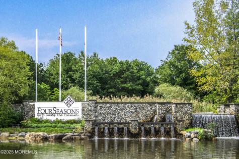 12 Springlawn Drive Lakewood NJ 08701