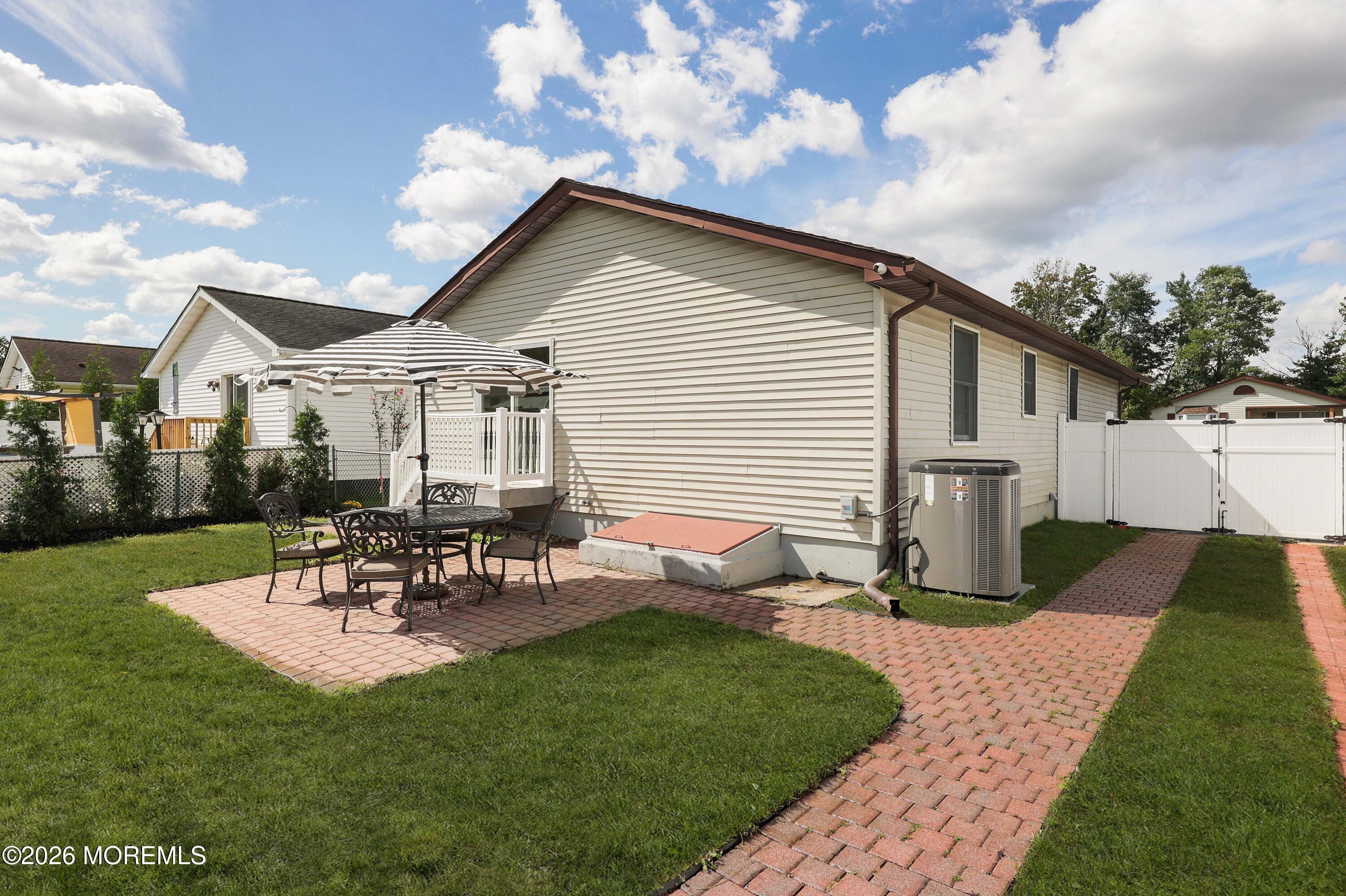 16 Pine Tree Lane Manalapan NJ 07726