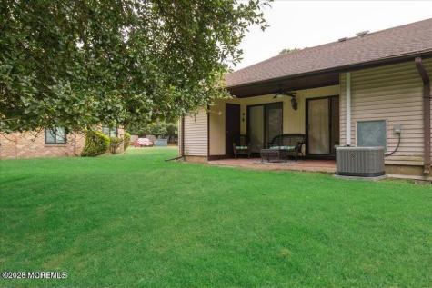 70 Overlook Way Manalapan NJ 07726