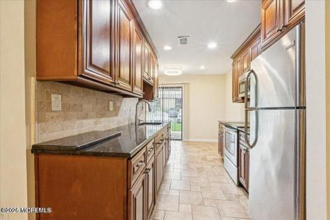 70 Overlook Way Manalapan NJ 07726