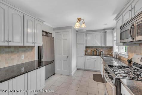 206 S Lincoln Avenue Oakhurst NJ 07755