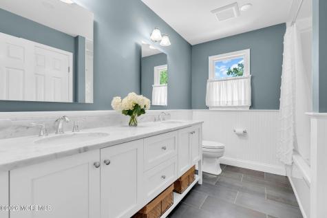 242 Williamsburg Drive Shrewsbury Boro NJ 07702