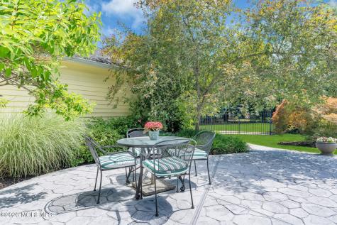 242 Williamsburg Drive Shrewsbury Boro NJ 07702