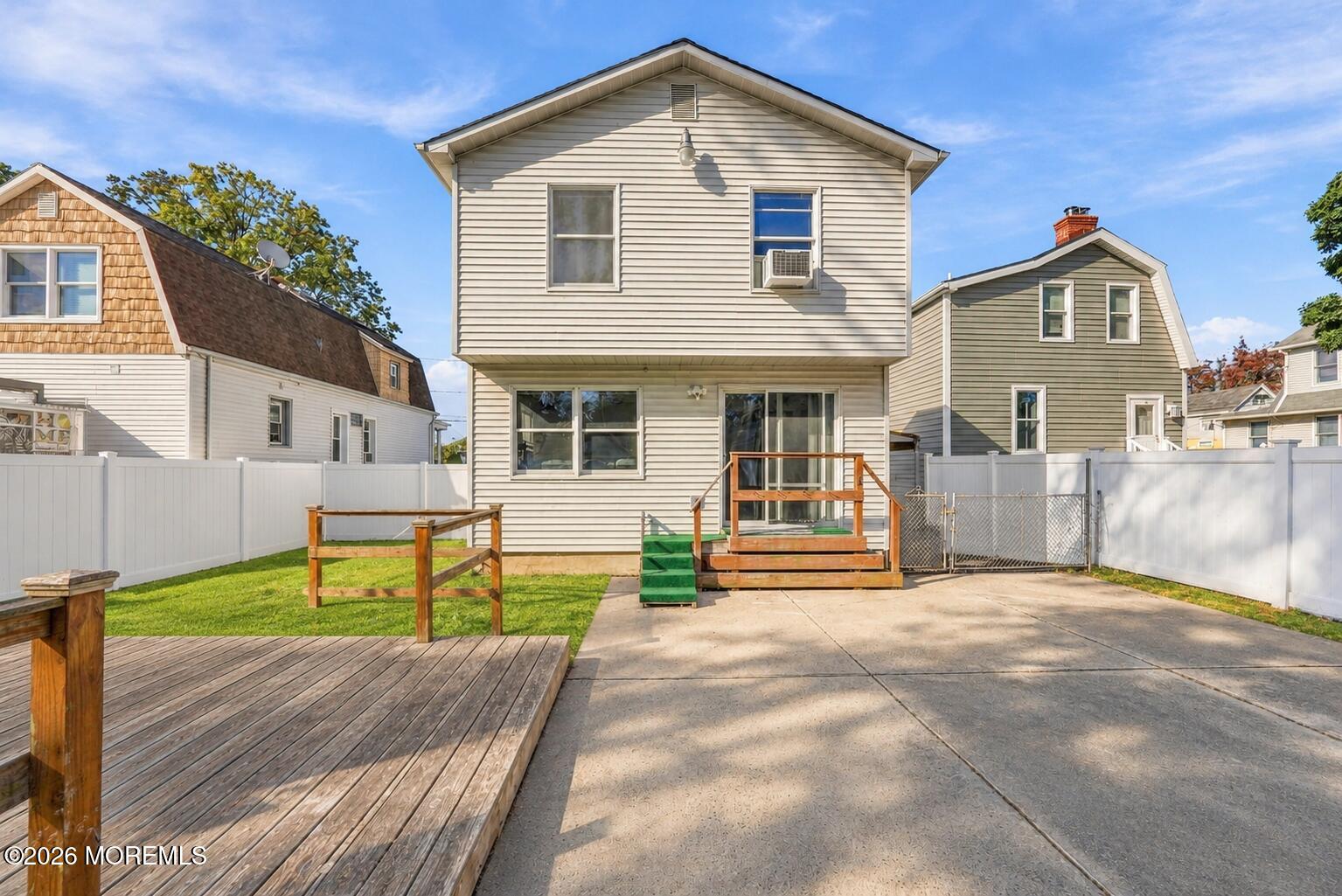 32 3rd Street Fords NJ 08863