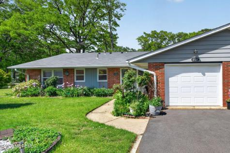 452 Portsmouth Drive Lakewood NJ 08701