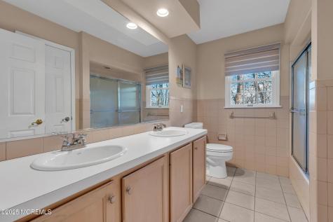 21 Old Queens Court Eatontown NJ 07724