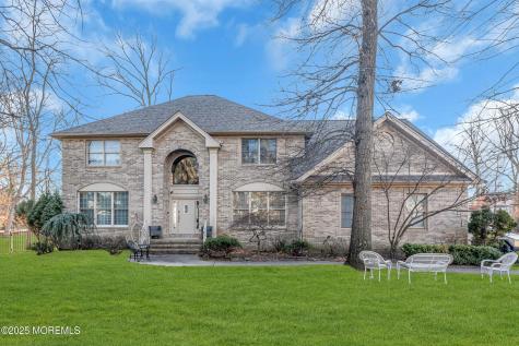 21 Old Queens Court Eatontown NJ 07724
