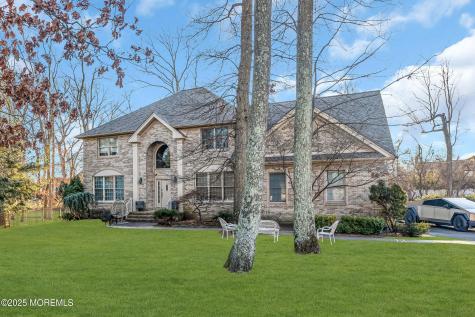 21 Old Queens Court Eatontown NJ 07724