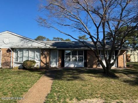14B Cambridge Circle Manchester NJ 08759