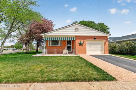 24 Chateux Lane Toms River NJ 08757