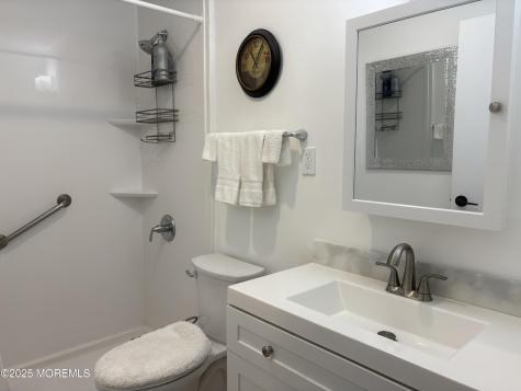 434E Portsmouth Drive Lakewood NJ 08701