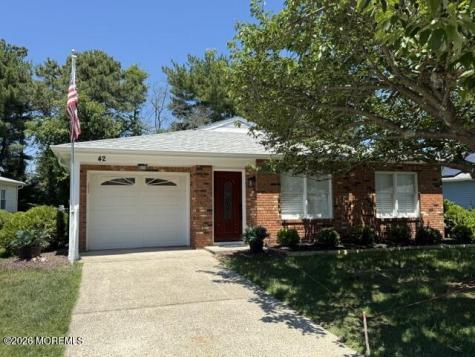 42 Lauren Lane Brick NJ 08723