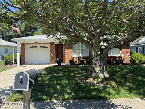 42 Lauren Lane Brick NJ 08723
