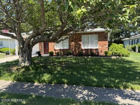 42 Lauren Lane Brick NJ 08723