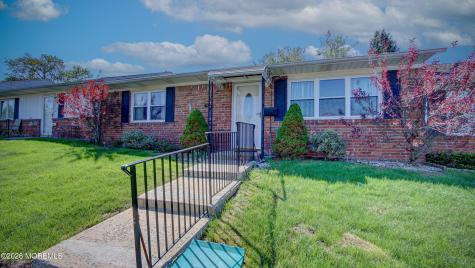 5 Missouri Court Matawan NJ 07747