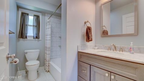 5 Missouri Court Matawan NJ 07747