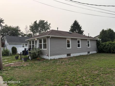 11 Cedar Avenue North Middletown NJ 07748