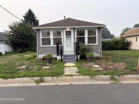 11 Cedar Avenue North Middletown NJ 07748
