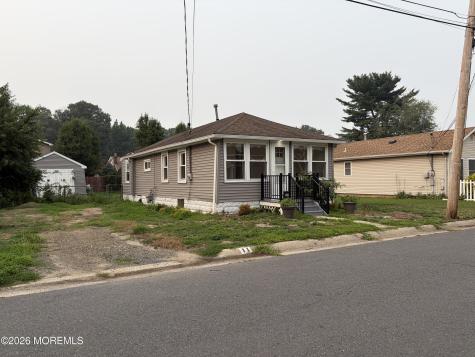 11 Cedar Avenue North Middletown NJ 07748