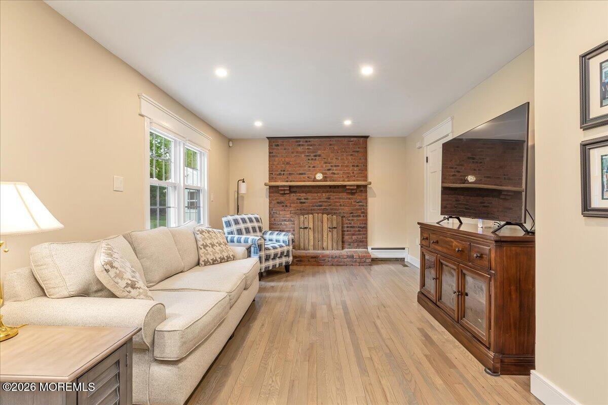 25 Wildhedge Lane Holmdel NJ 07733