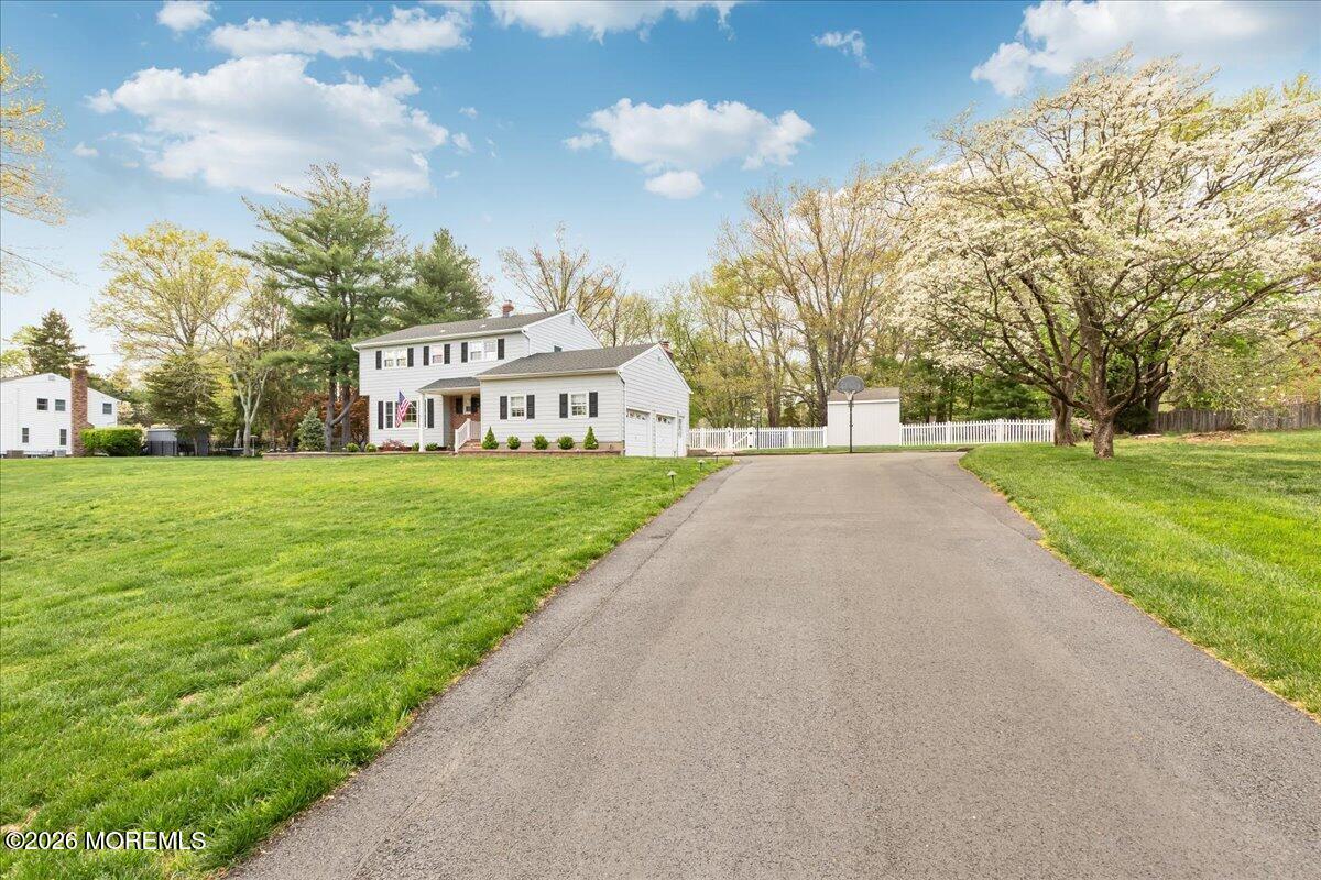 25 Wildhedge Lane Holmdel NJ 07733
