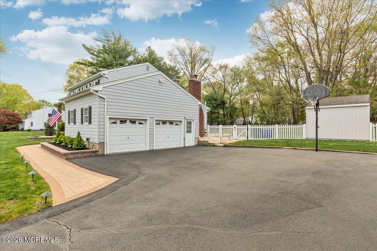 25 Wildhedge Lane Holmdel NJ 07733