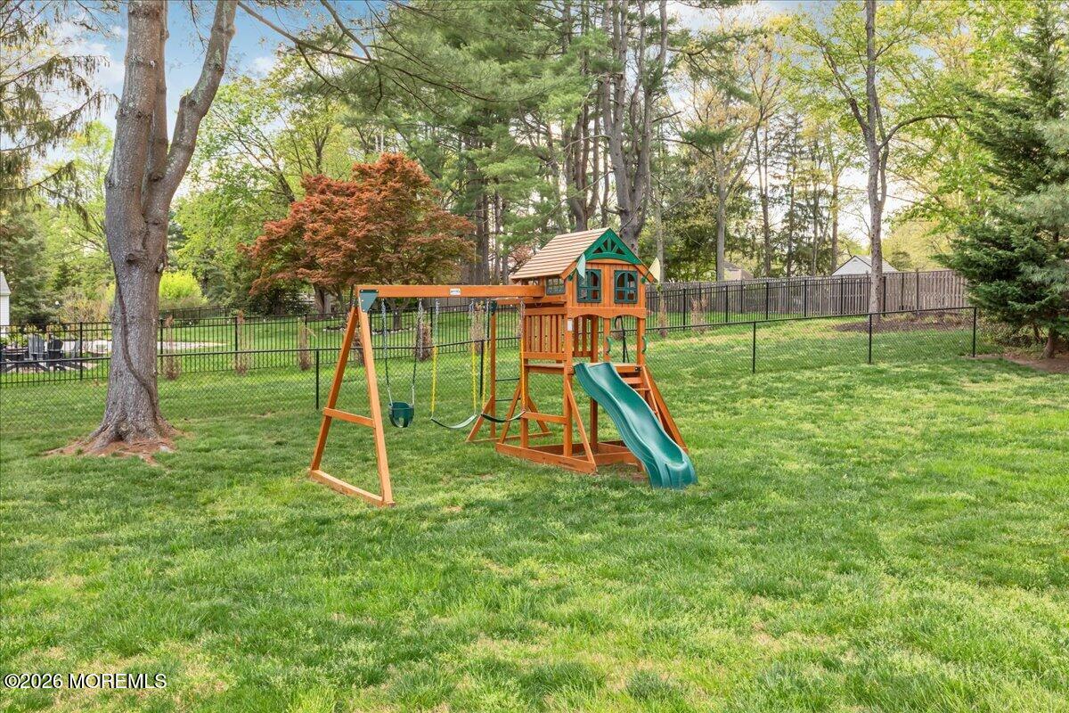 25 Wildhedge Lane Holmdel NJ 07733