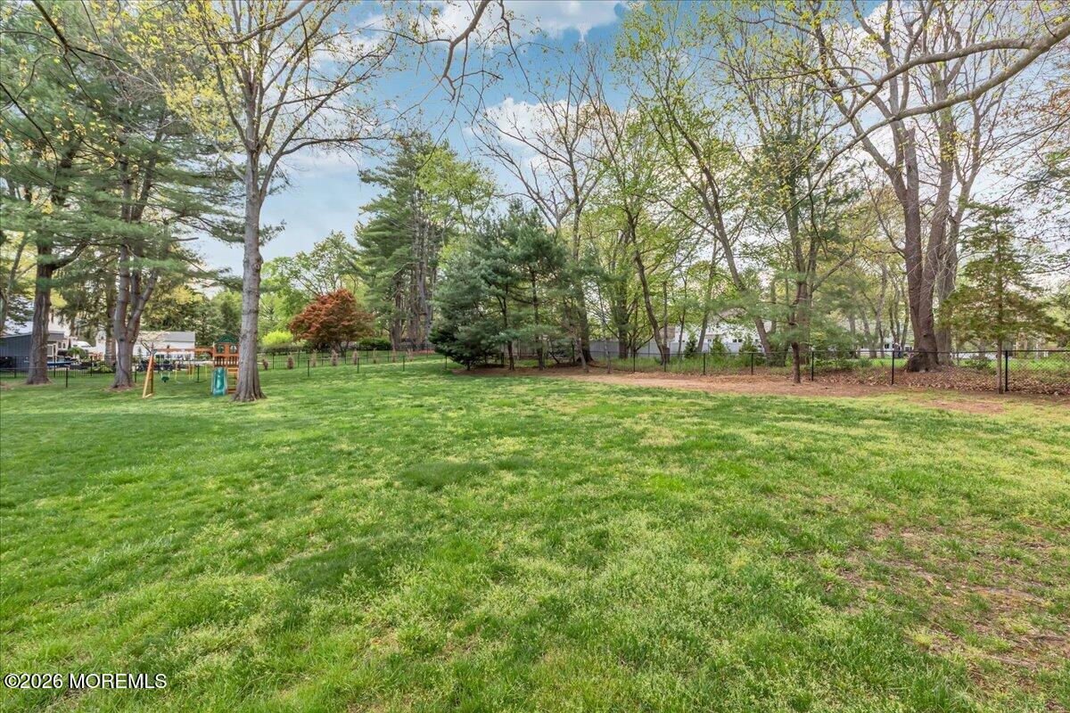 25 Wildhedge Lane Holmdel NJ 07733