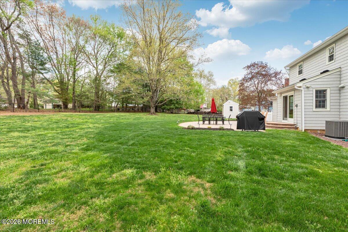 25 Wildhedge Lane Holmdel NJ 07733