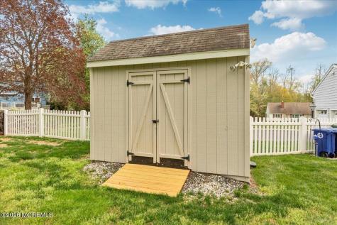 25 Wildhedge Lane Holmdel NJ 07733