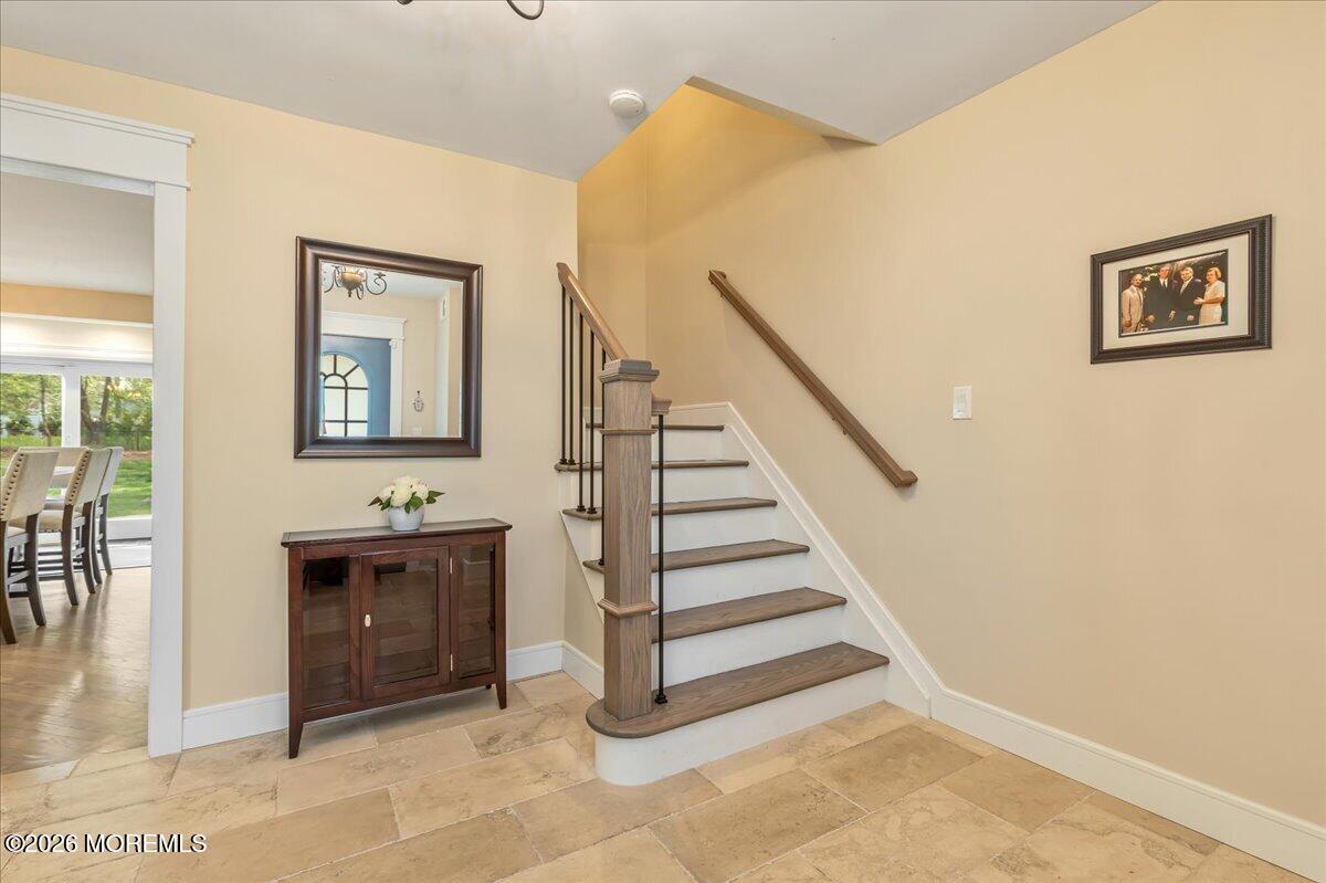 25 Wildhedge Lane Holmdel NJ 07733