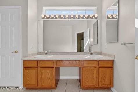 7 Allister Lane Columbus NJ 08022